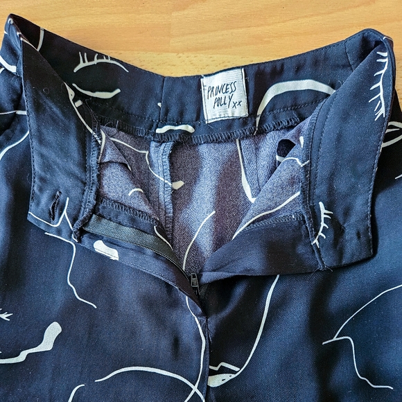 Princess Polly Face Print Pants - Picture 6 of 6